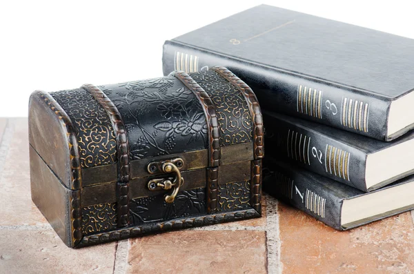 Chest and pile of books — Stock Photo, Image