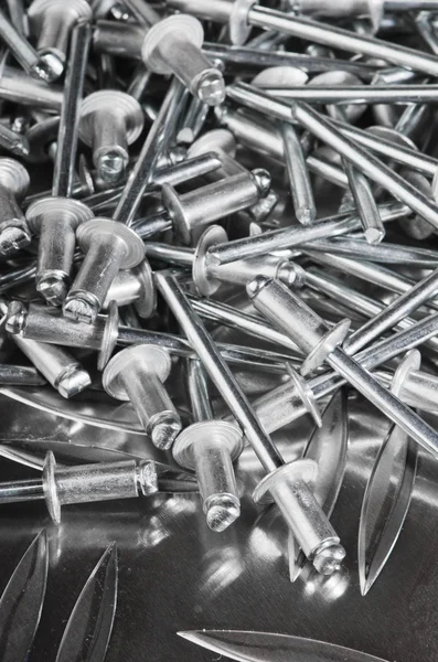 Aluminium vergadering klinknagels, close-up — Stockfoto