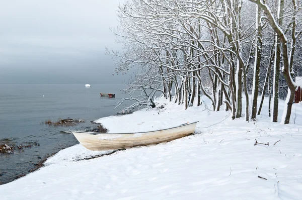 Winter landscape with a fishing boat on seacoast — Stock Photo, Image