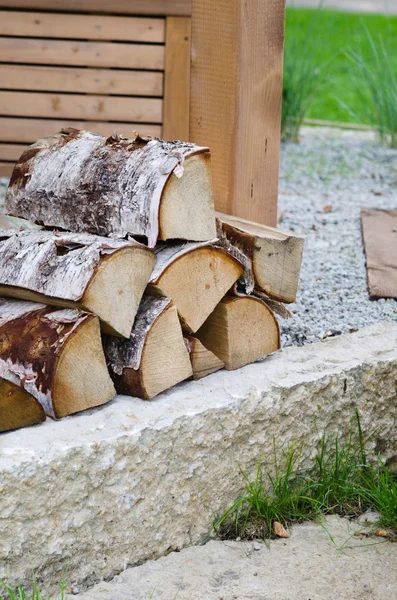 A pile of Birch wood in the garden, close-up — Stock Photo, Image