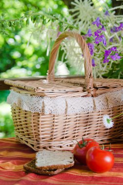 Yaz natürmort çiçek ve gıda