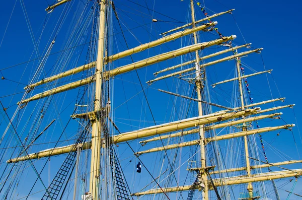 Mast with sails of an old sailing vessel — Stock Photo, Image