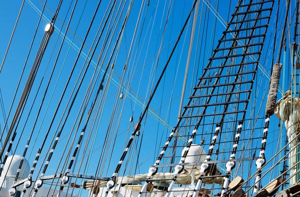 ブロック、リギング古い帆船でクローズ アップ — ストック写真