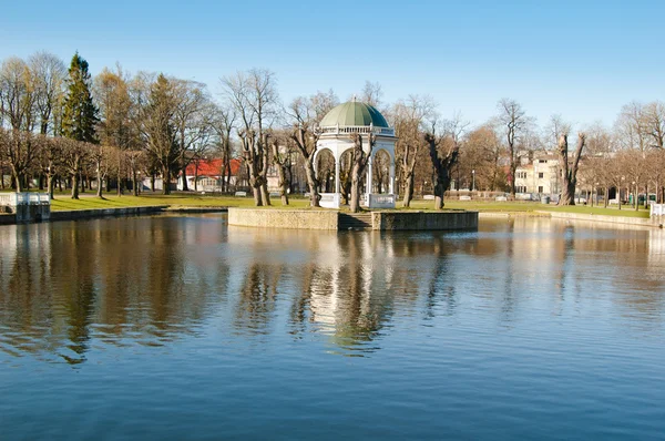 Teich im park kadriorg, tallinn — Stockfoto