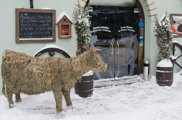 Rua de Old Riga na neve dia antes do Natal — Fotografia de Stock