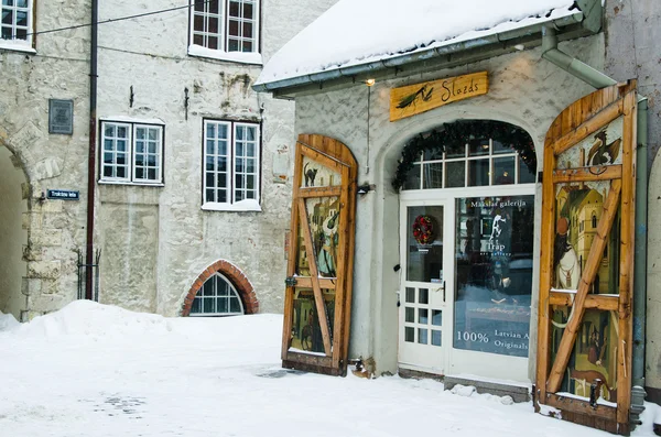 Calle de Old Riga en el día de nieve antes de Navidad —  Fotos de Stock