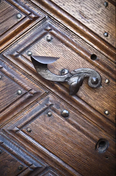 Old metal door handle, close-up — Stock Photo, Image