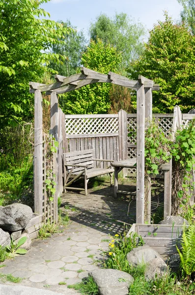 Plats för picknick och vila i en trädgård — Stockfoto