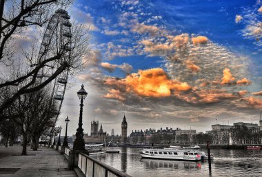 Londra gece ve sabah erken