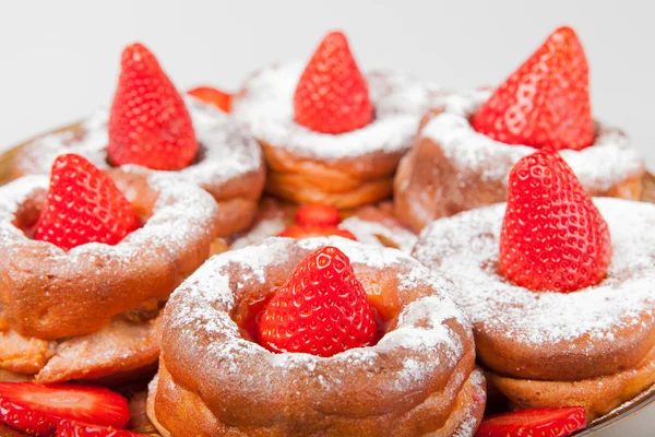 Gâteaux aux fraises Image En Vente