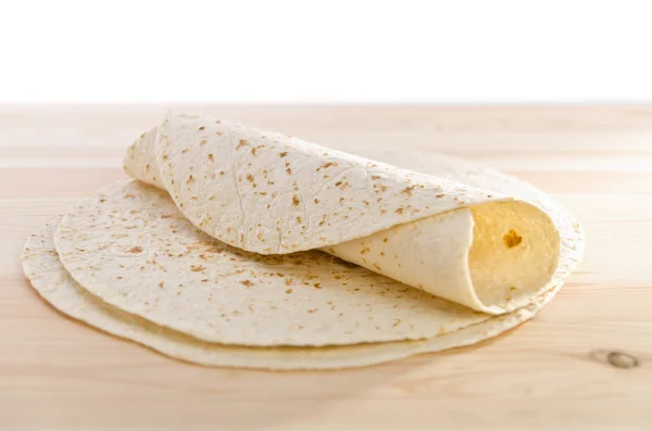 Pita brood op houten plank keuken — Stockfoto