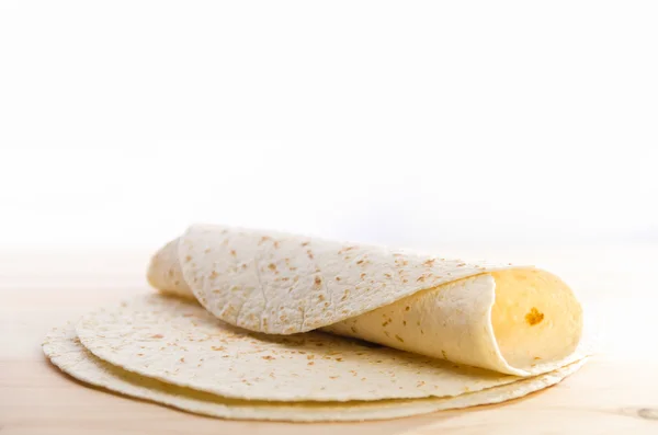 Pita brood op houten plank keuken — Stockfoto