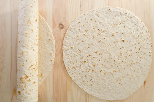 Pita bread on kitchen wooden plank — Stock Photo, Image