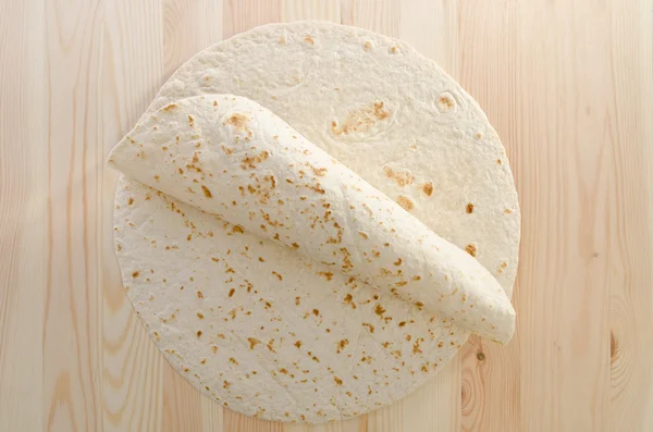 Pita bread on kitchen wooden plank — Stock Photo, Image