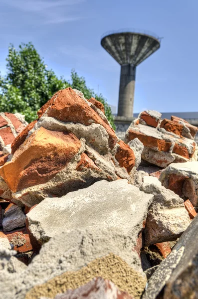 Duvar yıkıldı