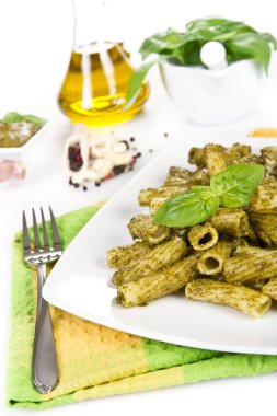 İtalyan pesto soslu makarna