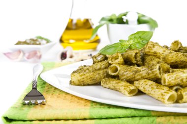 İtalyan pesto soslu makarna