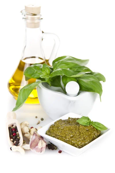 Salsa al pesto con ingredienti — Foto Stock