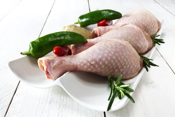 Fresh chicken drumsticks — Stock Photo, Image