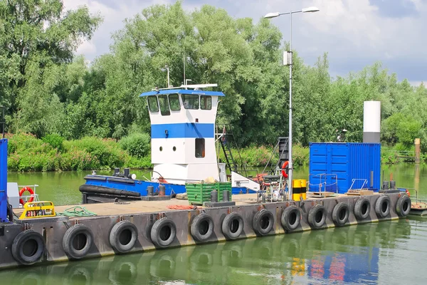 Ρυμουλκό για την αποβάθρα ολλανδικό ναυπηγείο. Ολλανδία — Φωτογραφία Αρχείου