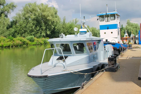 Schiffe auf dem Dock holländische Werft. Niederlande — Stockfoto