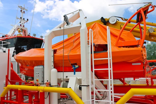 Lifeboat on a modern ship — Stock Photo, Image