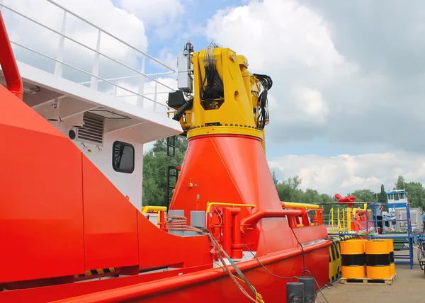 Teile und Ausrüstung neuer Schiffe, die in der Werft gebaut werden — Stockfoto