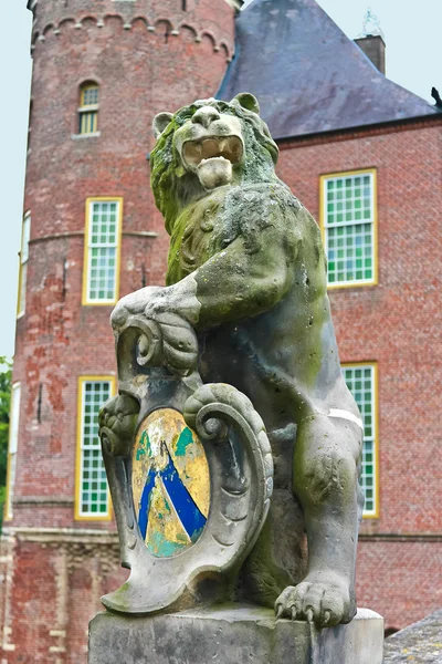 Lion statue in the castle Heeswijk. Netherlands — Stock Photo, Image