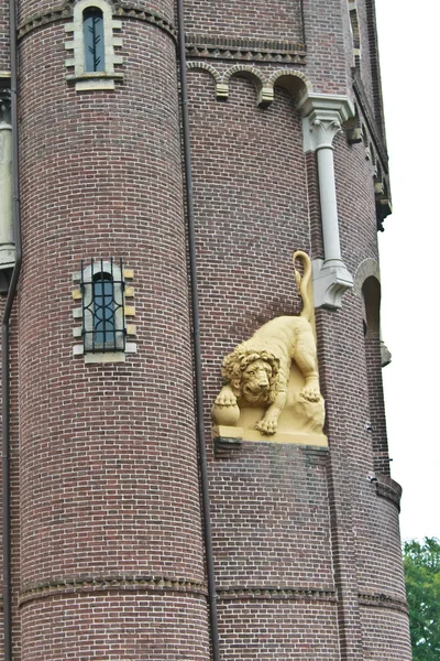Leeuw standbeeld in het kasteel heeswijk. Nederland — Stockfoto