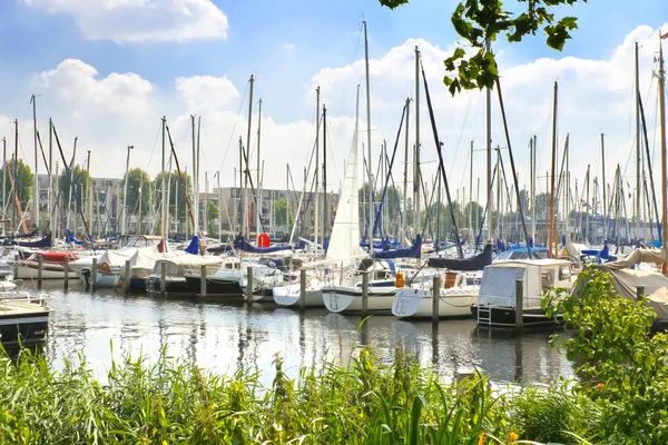 Boats at the marina Huizen. Netherlands — Stock Photo, Image