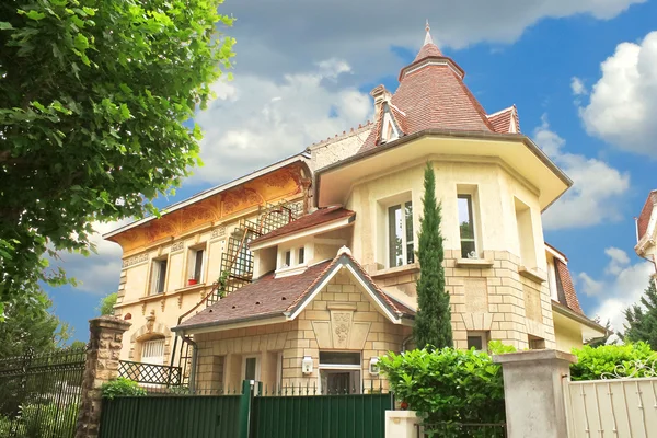 Beautiful suburban mansion. France — Stock Photo, Image