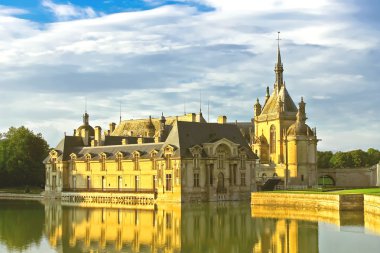 Kale chantilly günbatımında. Fransa