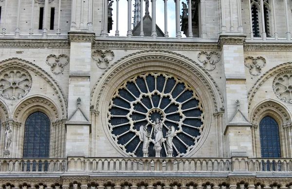 Ventana Rosa. Notre Dame de Paris. Francia — Foto de Stock