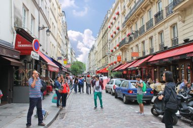 paris sokaklarında. Fransa