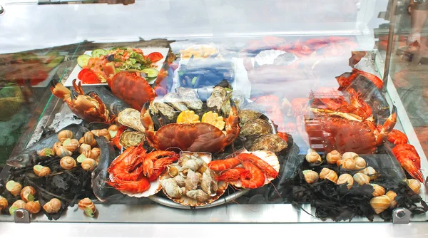 Seafood on display in the restaurant. — Stock Photo, Image