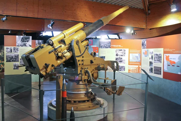 Морская пушка в музее битвы за Нормандию. Байё, Франк — стоковое фото