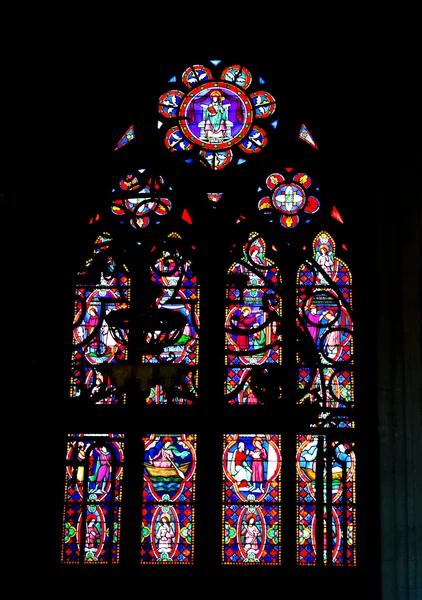 Gebrandschilderd glas in de kathedraal van bayeux. Normandië. Frankrijk — Stockfoto