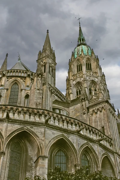 Catedral de Bayeux contra um céu nublado — Fotografia de Stock