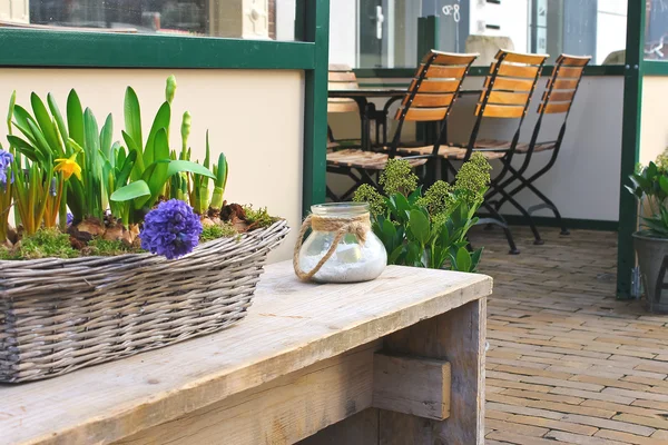 Blumenladen und Café in Gorinchem. Niederlande — Stockfoto