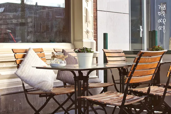 Straßencafé am Morgen in Gorinchem. Niederlande — Stockfoto