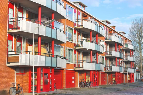 Edificio residencial holandés contemporáneo. Países Bajos — Foto de Stock