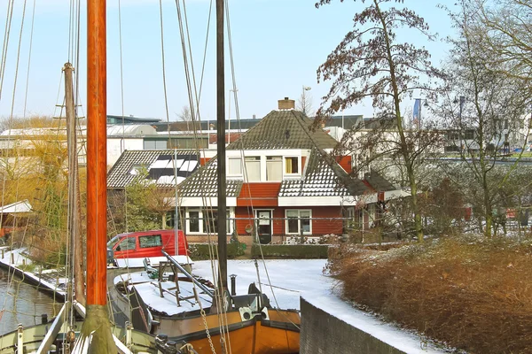 A casa no cais Gorinchem. Países Baixos — Fotografia de Stock