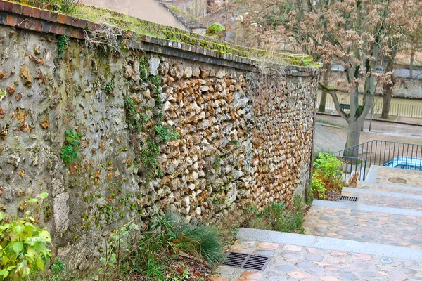 Eski taş duvar ve chartres, merdiven. Fransa — Stok fotoğraf
