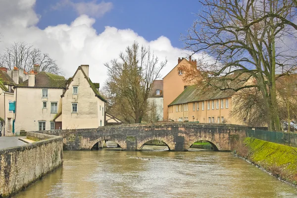 Alte Brücke in der französischen Stadt Chartres. — Stockfoto