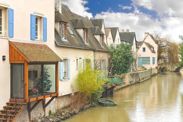 Houses on the river in Chartres. France — Stock Photo, Image