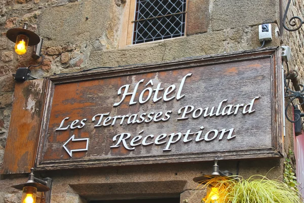 Hotel signboard in the yard abbey of Mont Saint Michel. Normandy — Stock Photo, Image