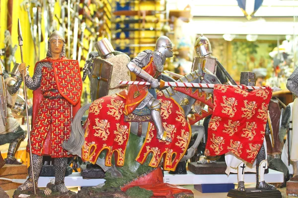 Verkoop van souvenirs in de abdij van mont saint michel. Normandië, Frank — Stockfoto