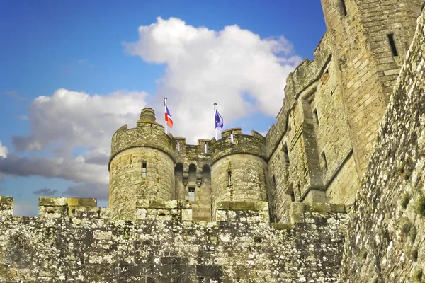 Pevnost zdí opatství mont saint michel. Normandie, Francie — Stock fotografie