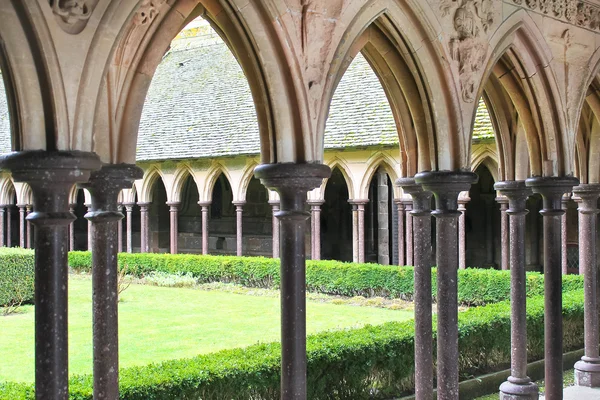 Ogród klasztorny w opactwa mont saint michel. Normandii — Zdjęcie stockowe