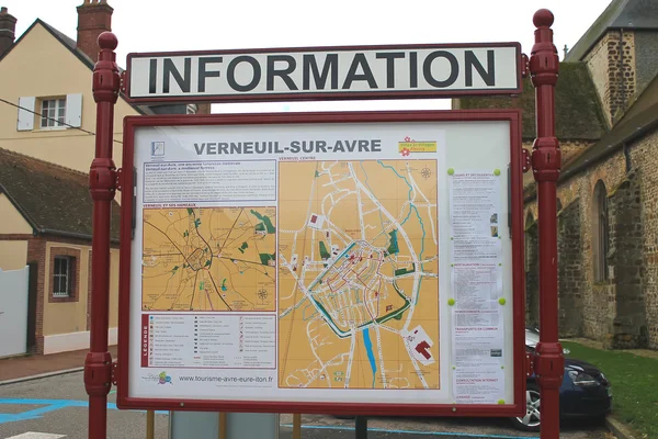 Informatiebord buiten in verneuil-sur-avre. Frankrijk — Stockfoto